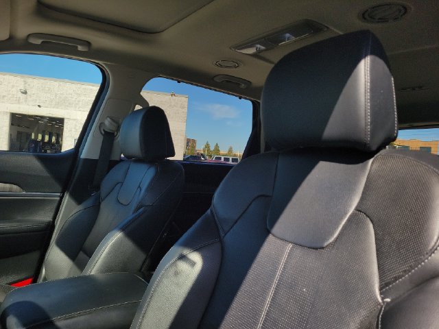 Used 2024 Kia Telluride EX w/ EX Captain's Chair Package FWD image 16