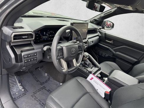 Certified 2025 Toyota 4Runner Limited w/ Tow Technology Package AWD/4WD image 18