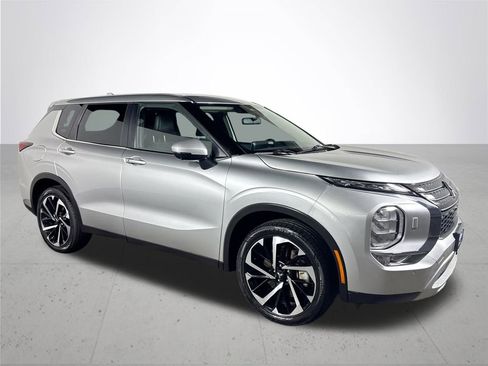 Used 2023 Mitsubishi Outlander SE image 4