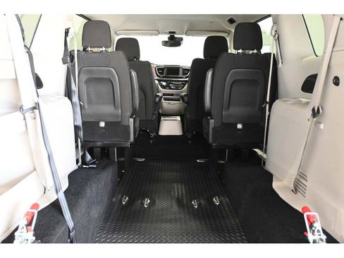 Used 2024 Chrysler Voyager LX FWD image 20
