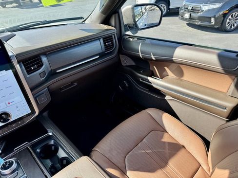 Used 2024 Ford Expedition King Ranch image 22