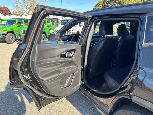 New 2026 Jeep Compass Limited image 30