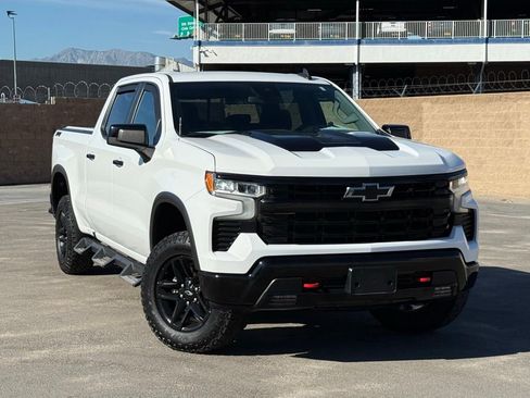 Used 2022 Chevrolet Silverado 1500 LT Trail Boss w/ Convenience Package II image 3