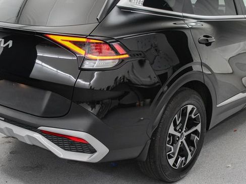 Used 2025 Kia Sportage EX FWD image 9