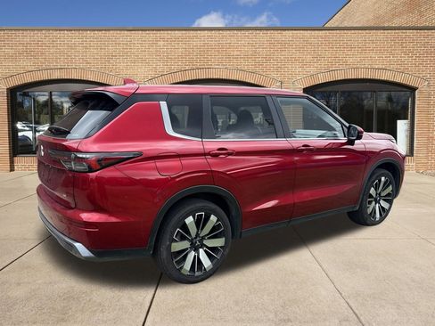 Used 2025 Mitsubishi Outlander SE AWD/4WD image 13