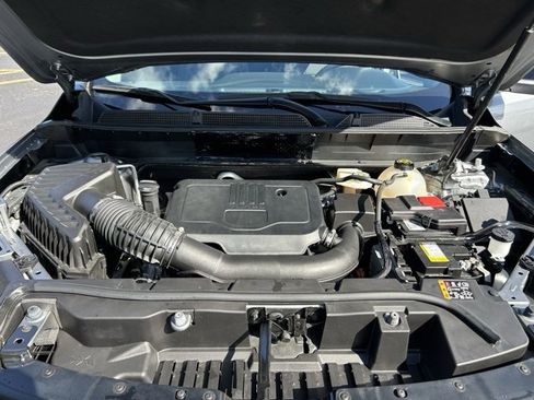 Used 2023 GMC Acadia SLE w/ Driver Convenience Package image 11