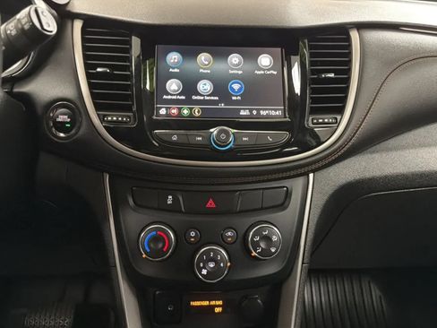Used 2019 Chevrolet Trax LT w/ LT Convenience Package FWD image 14