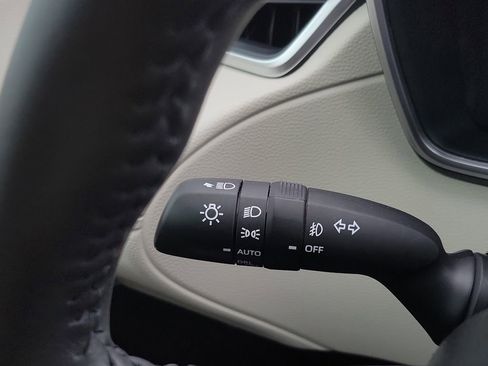 Used 2024 Toyota Corolla Cross XLE image 15