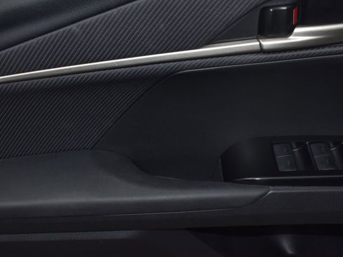 Used 2025 Toyota Camry SE image 14