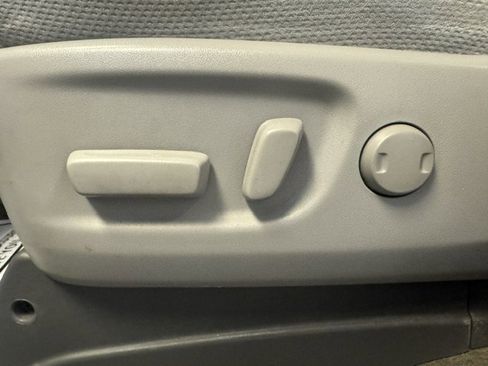 Used 2018 Toyota Sienna LE w/ Carpet Mat Package image 23