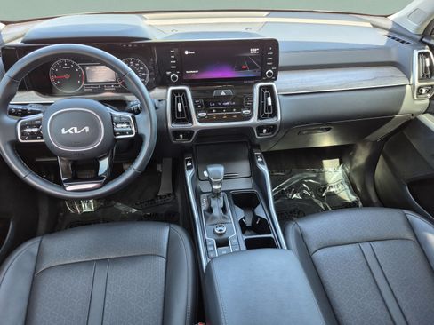 Used 2022 Kia Sorento EX w/ Panoramic Sunroof Package FWD image 11