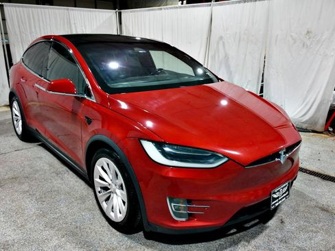 Used 2017 Tesla Model X 75D AWD/4WD image 3