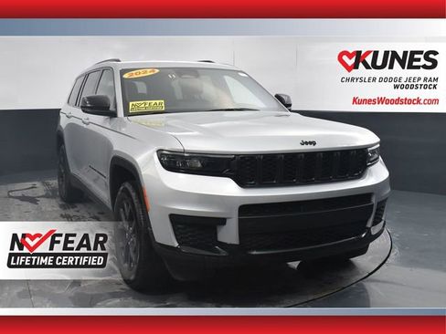 Used 2024 Jeep Grand Cherokee L Laredo image 1