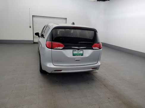 Used 2023 Chrysler Voyager LX FWD image 6