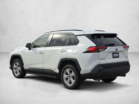 Used 2021 Toyota RAV4 XLE AWD/4WD image 7