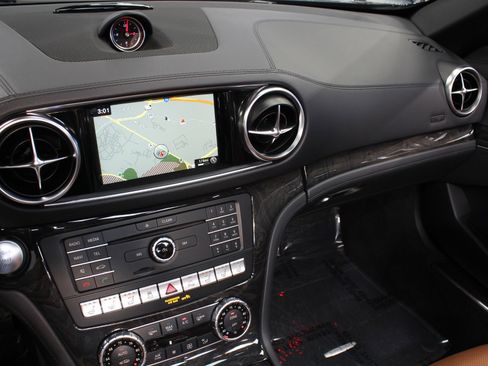 Used 2017 Mercedes-Benz SL 550 image 42