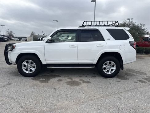 Used 2022 Toyota 4Runner SR5 Premium image 3