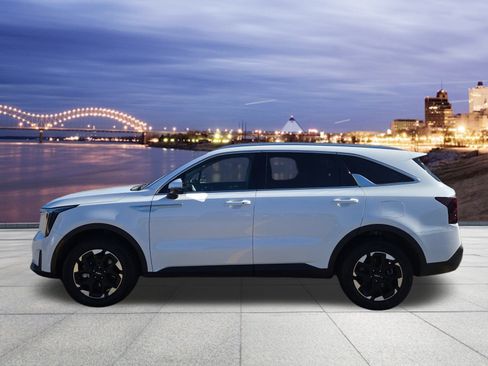 Used 2024 Kia Sorento S image 2