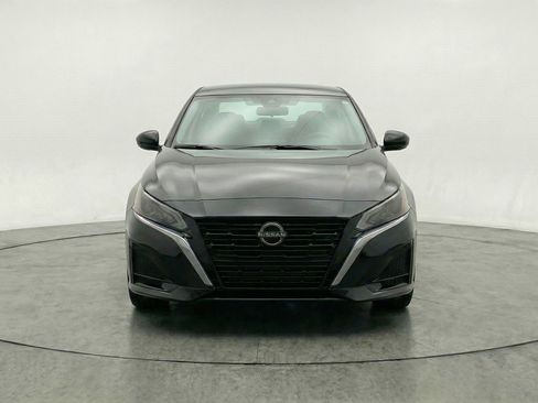 Used 2025 Nissan Altima 2.5 SV image 2