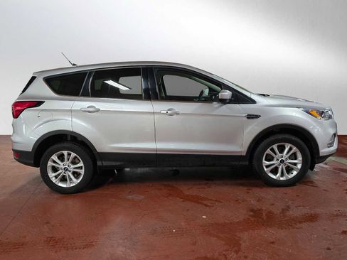 Used 2019 Ford Escape SE image 2