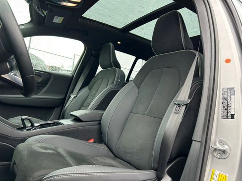 Used 2023 Volvo XC40 Recharge Plus image 18