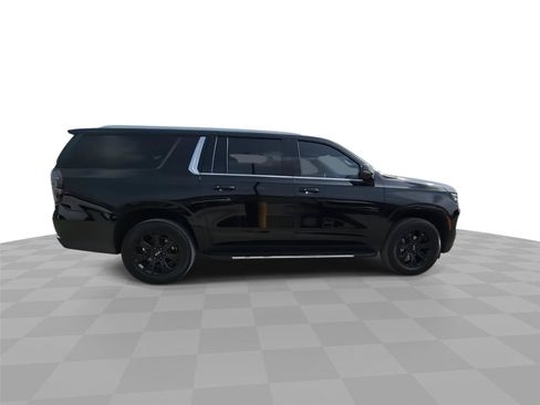 Used 2025 Chevrolet Suburban LT w/ Comfort Package RWD image 9