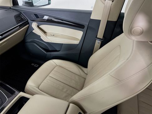 Used 2020 Audi Q5 e Premium Plus w/ Premium Plus Package image 24