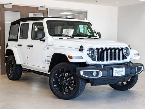 Used 2024 Jeep Wrangler Unlimited Sahara AWD/4WD image 6