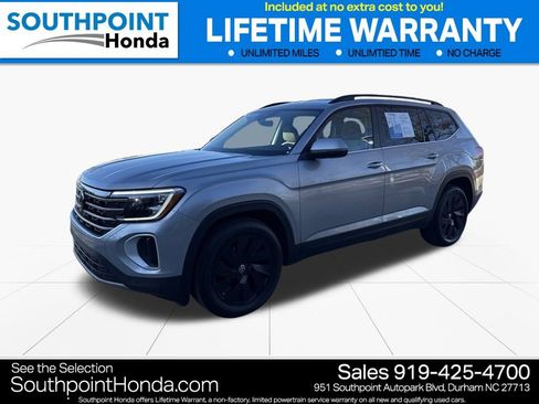 Used 2024 Volkswagen Atlas SE w/ Black Wheel Package image 3
