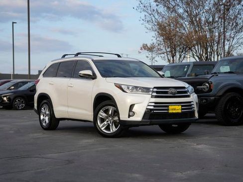Used 2018 Toyota Highlander Limited image 2