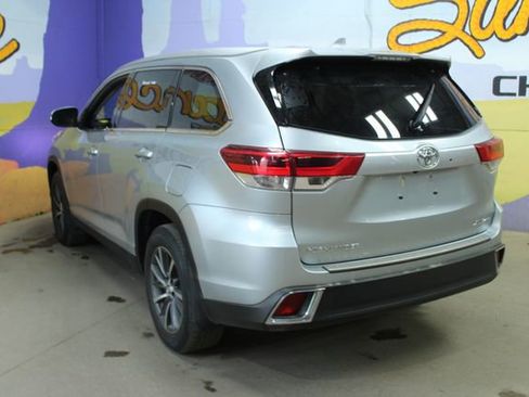 Used 2019 Toyota Highlander XLE AWD/4WD image 6