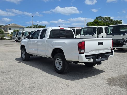 Used 2023 Toyota Tacoma SR RWD image 5