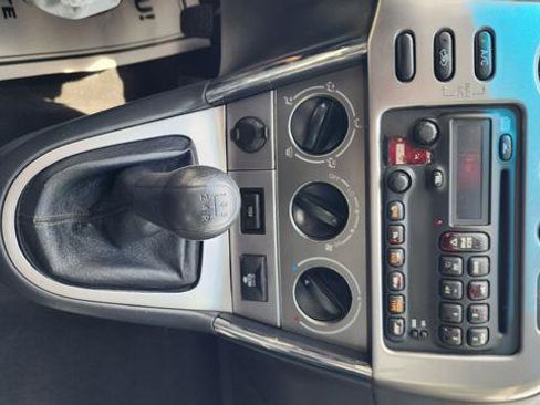 Used 2006 Pontiac Vibe w/ Sun And Sound Package FWD image 19