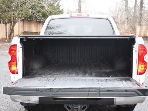 Used 2017 Toyota Tundra SR5 w/ SR5 Upgrade Package image 9