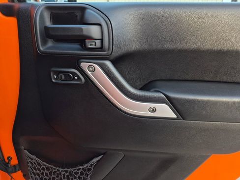 Used 2013 Jeep Wrangler Unlimited Sahara w/ Connectivity Group image 27