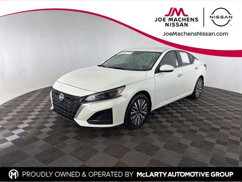 Certified 2023 Nissan Altima 2.5 SV image 3