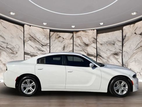 Used 2019 Dodge Charger SXT RWD image 8