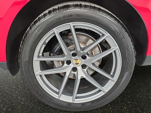 Certified 2025 Porsche Macan AWD/4WD image 29