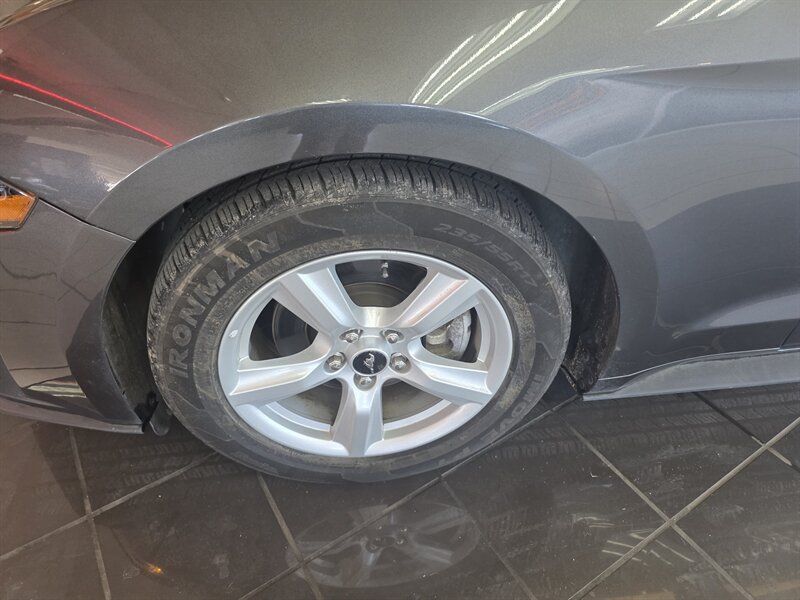 Used 2019 Ford Mustang Convertible RWD image 27