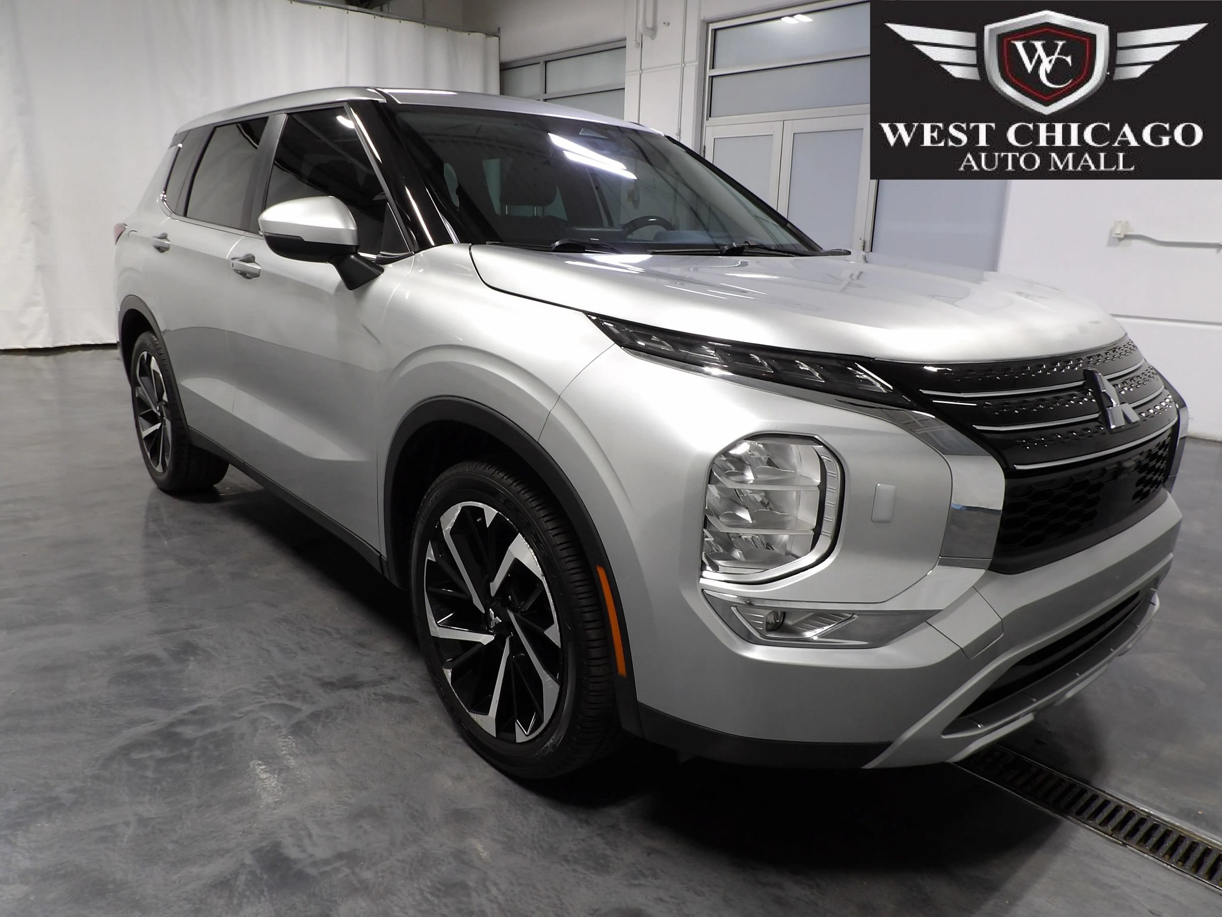 Used 2023 Mitsubishi Outlander ES AWD/4WD image 1