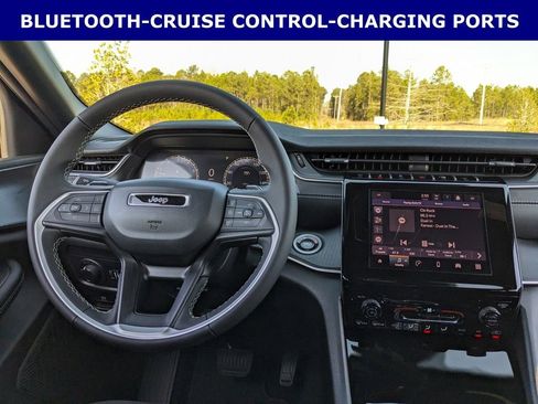 New 2025 Jeep Grand Cherokee Laredo image 8