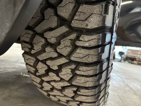 Used 2020 Nissan Armada SL image 70