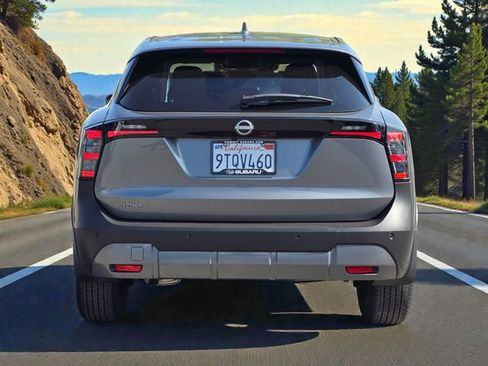 Used 2025 Nissan Kicks SV image 6