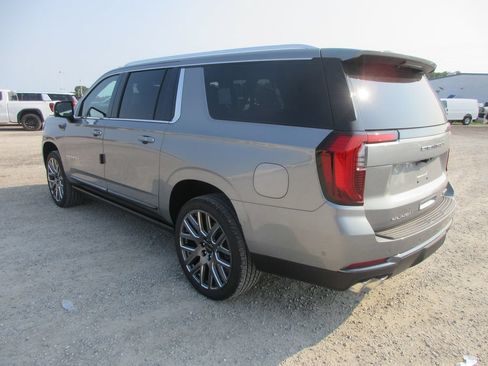New 2026 GMC Yukon XL Denali Ultimate AWD/4WD image 6