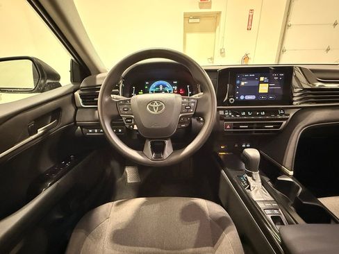 Used 2025 Toyota Camry LE FWD image 27