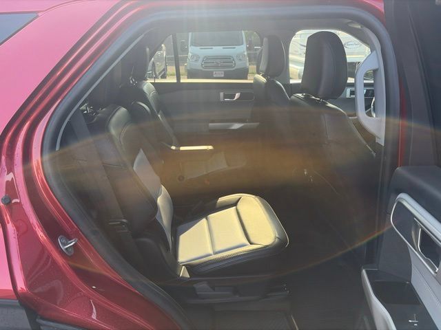 Used 2024 Ford Explorer XLT w/ Equipment Group 202A AWD/4WD image 28