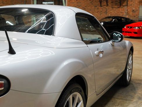 Used 2007 MAZDA MX-5 Miata Grand Touring w/ Premium Pkg RWD image 20