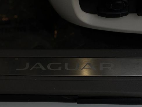 Used 2016 Jaguar XF Prestige image 38