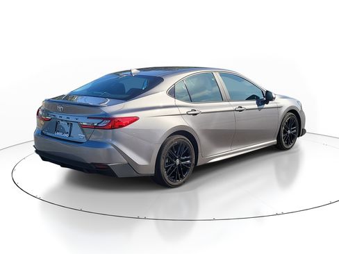 Used 2025 Toyota Camry SE FWD image 7