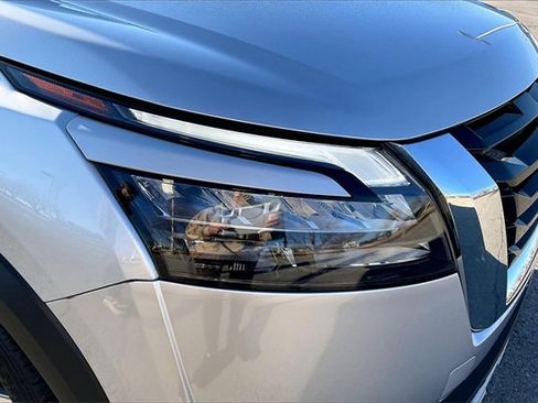 Certified 2025 Nissan Pathfinder SL image 28
